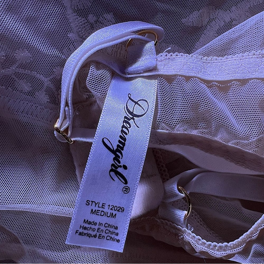 Selling a sexy lingerie outfit, brand is Dream girl, size M, excellent condition
